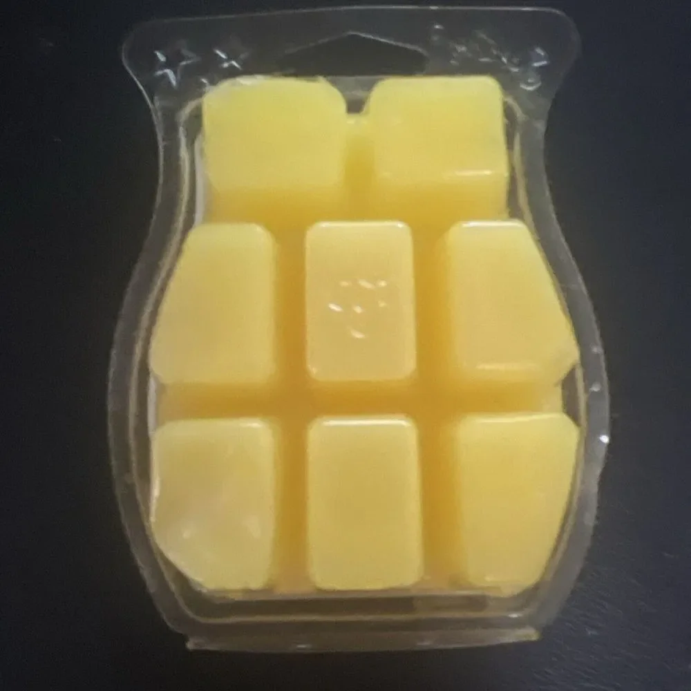 HELLO YELLOW‎ SCENTSY WAX BAR *NEW*